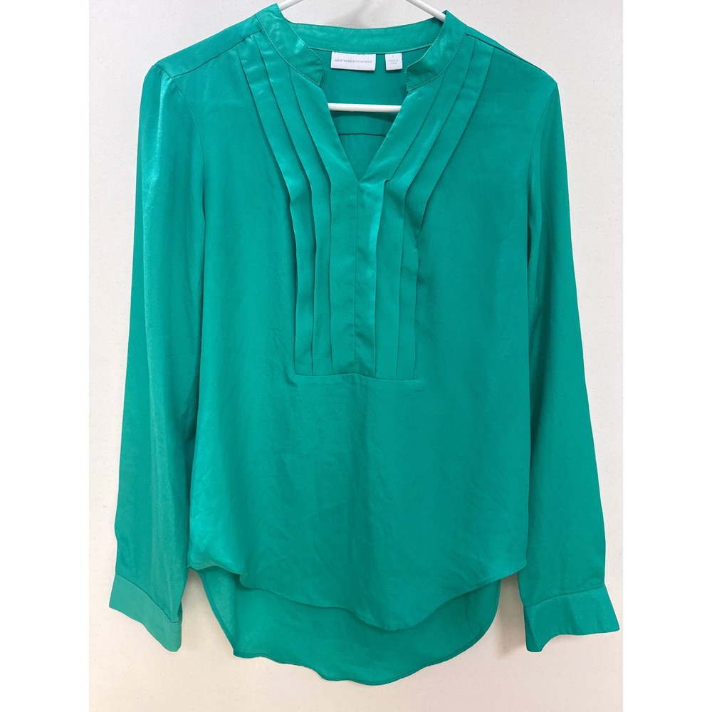 New York & Company Emerald Green Pleated V-Neck Satin Blouse Small